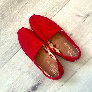 Toms in Red
